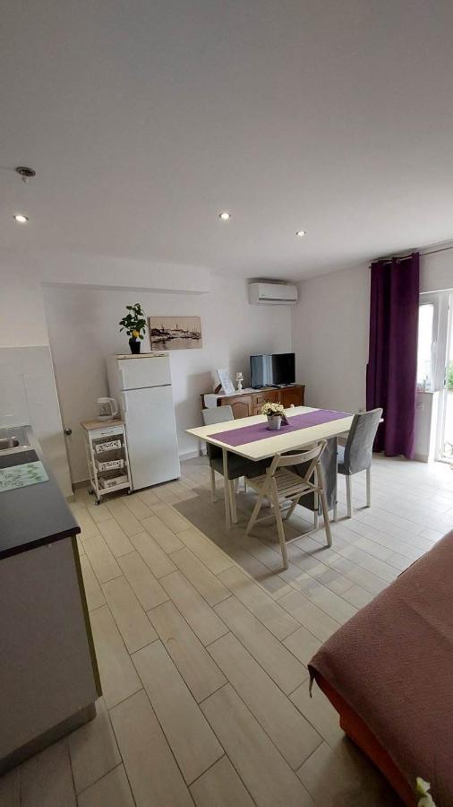 Apartman Avsec Krk Town Exterior foto